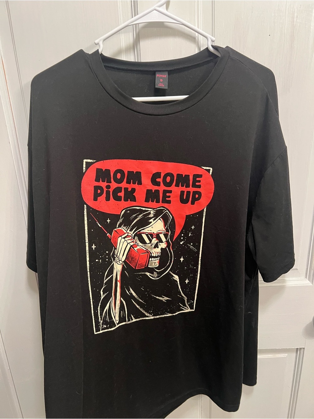 ROMWE Black Tee with Pink Logo Tag